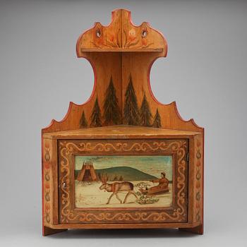 HÖRNSKÅP, allmogestil, Norrland, 1900-tal.