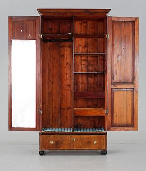 KLÄDSKÅP, Karl Johan-stil, 1900-talets början.