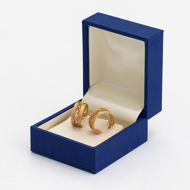 A pair of 18K gold earrings "Filigree". Kalevala koru, Helsinki.