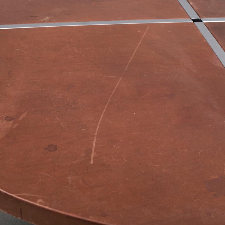 A table ny Walter Knoll, Germany.