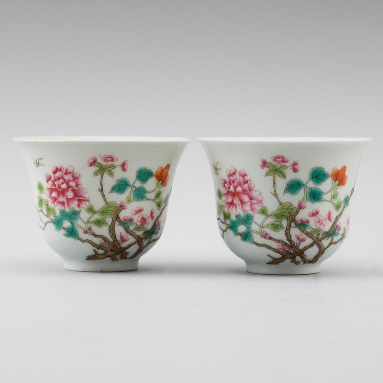 SKÅLAR, 1 par, porslin, Kina, 1900-tal.