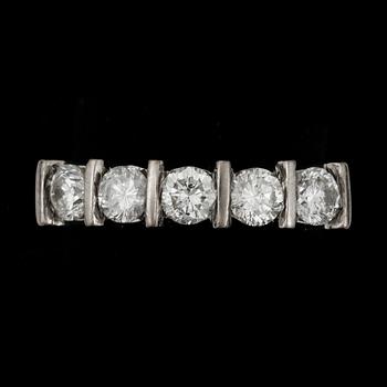 RING, 18k rött och vitguld med 5 briljantslipade diamanter tot ca1,50ct. Vikt ca8g.