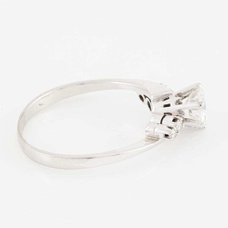 Ring, 18K white gold set with brilliant-cut diamonds.