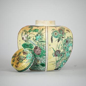 A famille jaune jar with cover, Qing dynasty, 19th Century.