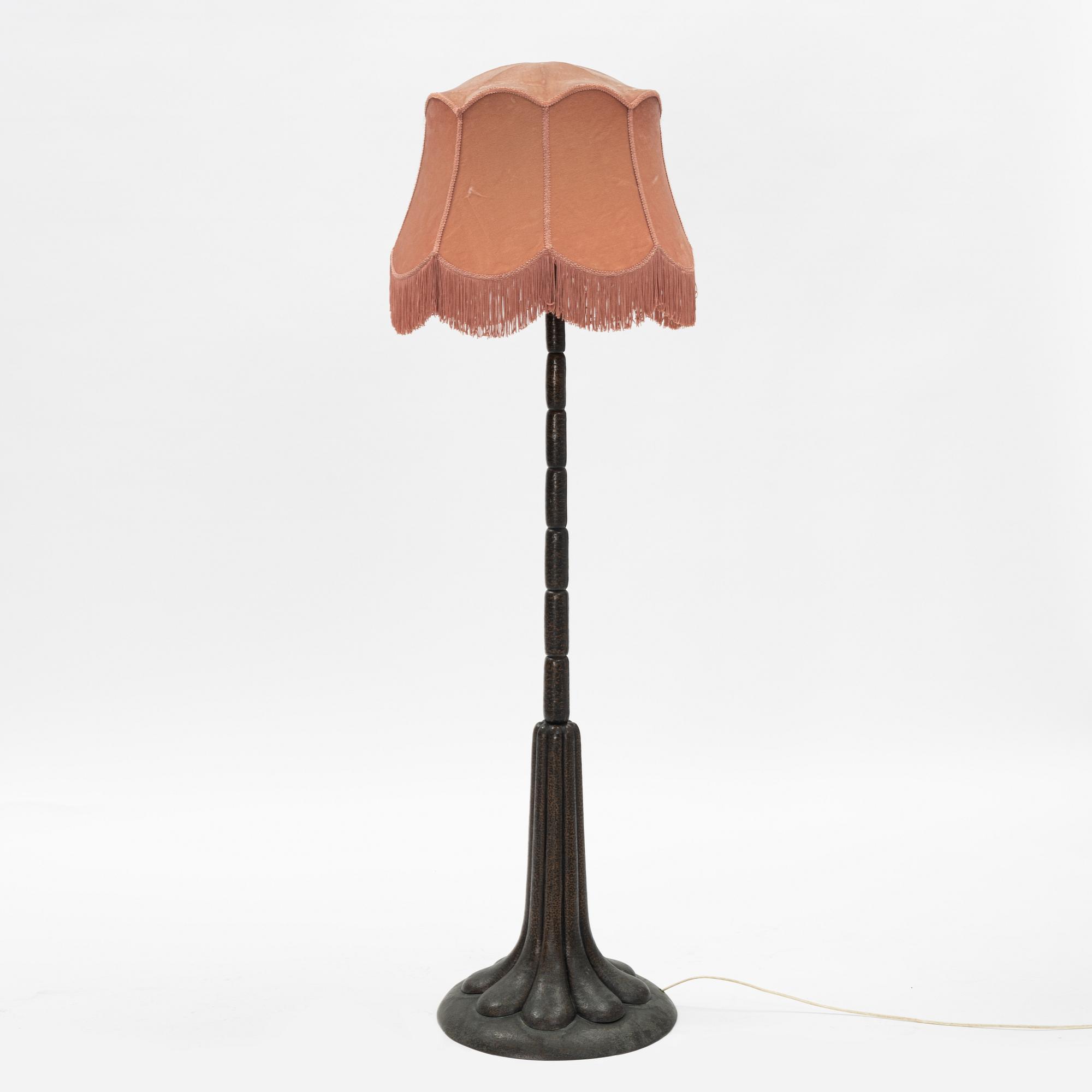 An early 20th century jugend floor light.