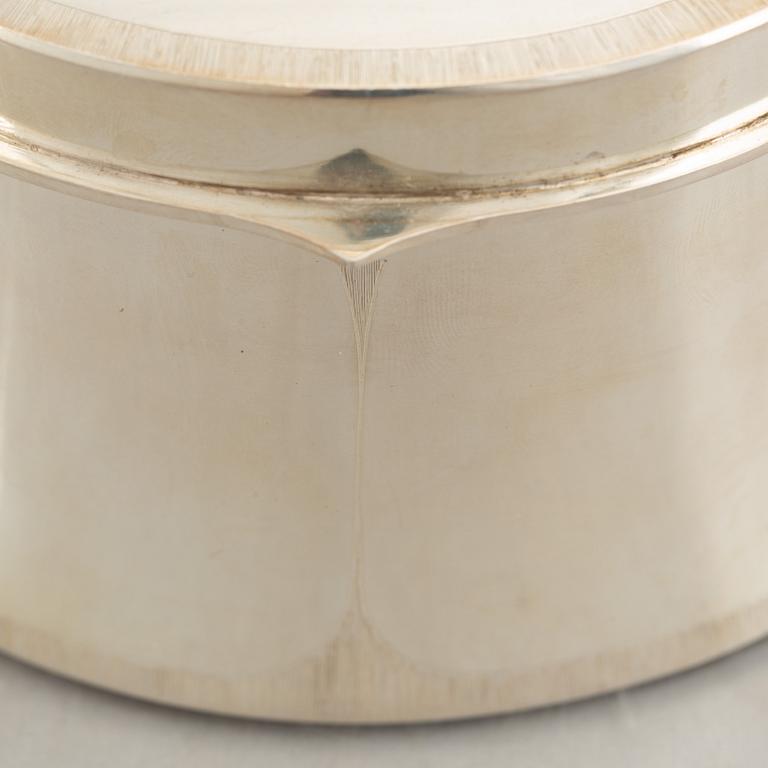 Martin Öhman, a sterling silver box with lid and a creamer, Halmstad 1979-1980.