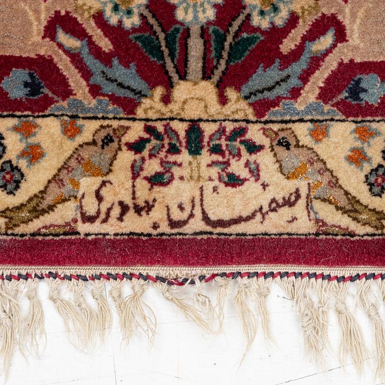 Matta, old Isfahan, part silk, signerad Bahadori, ca 167 x 105 cm.