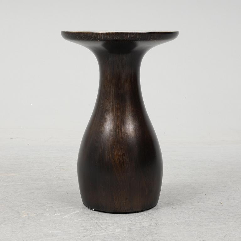 BARBARA BARRY, "Swell accent table" för Baker Furniture.
