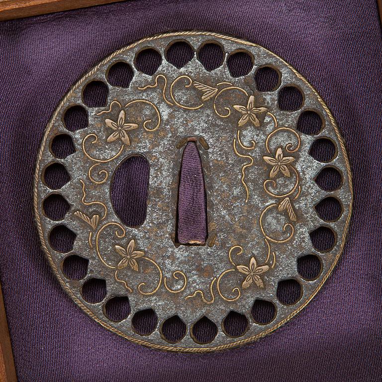 Tsuba, 3 st, Japan, Edo.