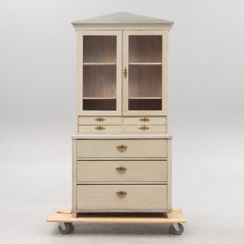 Display cabinet, 19th century.