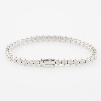 Tennis bracelet, 18K white gold with fancy-cut diamonds.