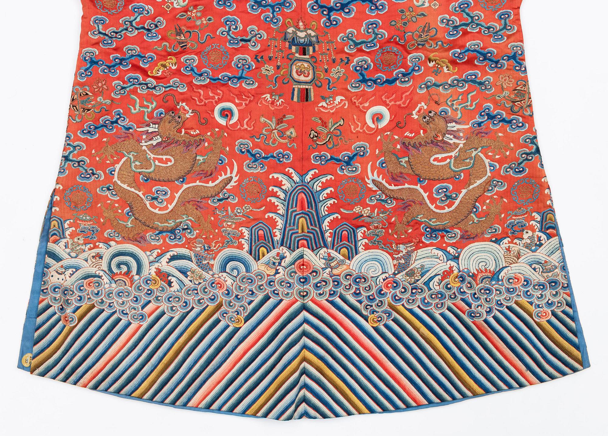 A Chinese embroidered silk robe, late Qing dynasty, 19th century.