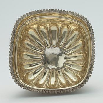 KONFEKTSKÅL, silver, Ryssland, Moskva 1828, oidentifierad mästare. Vikt 485 g.