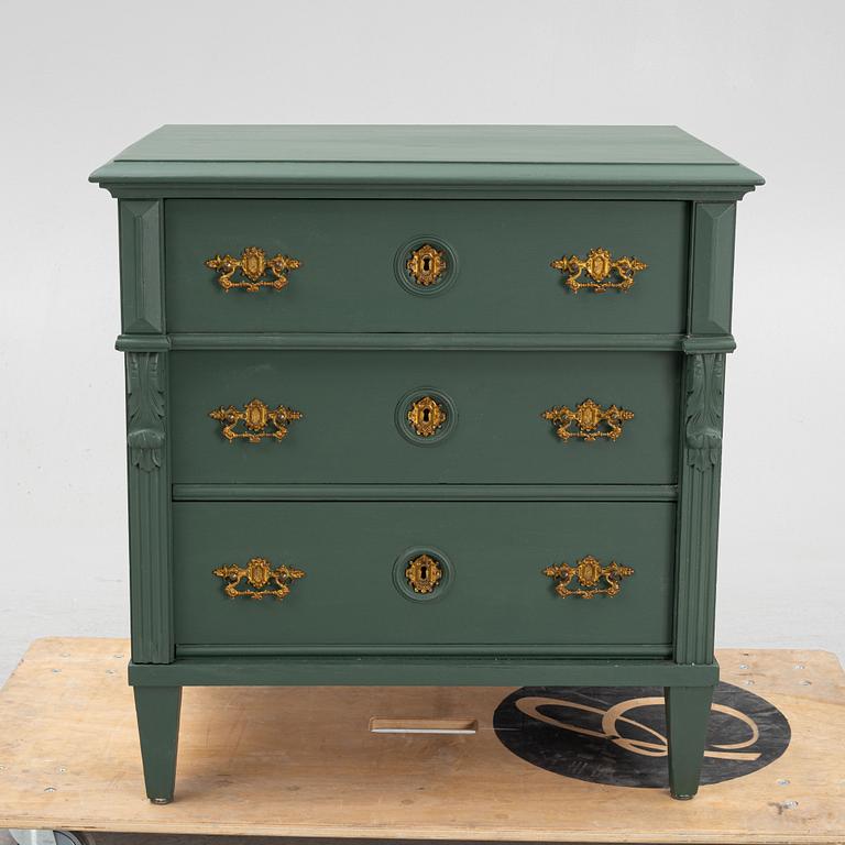 Chest of drawers, from around the mid-20th century.