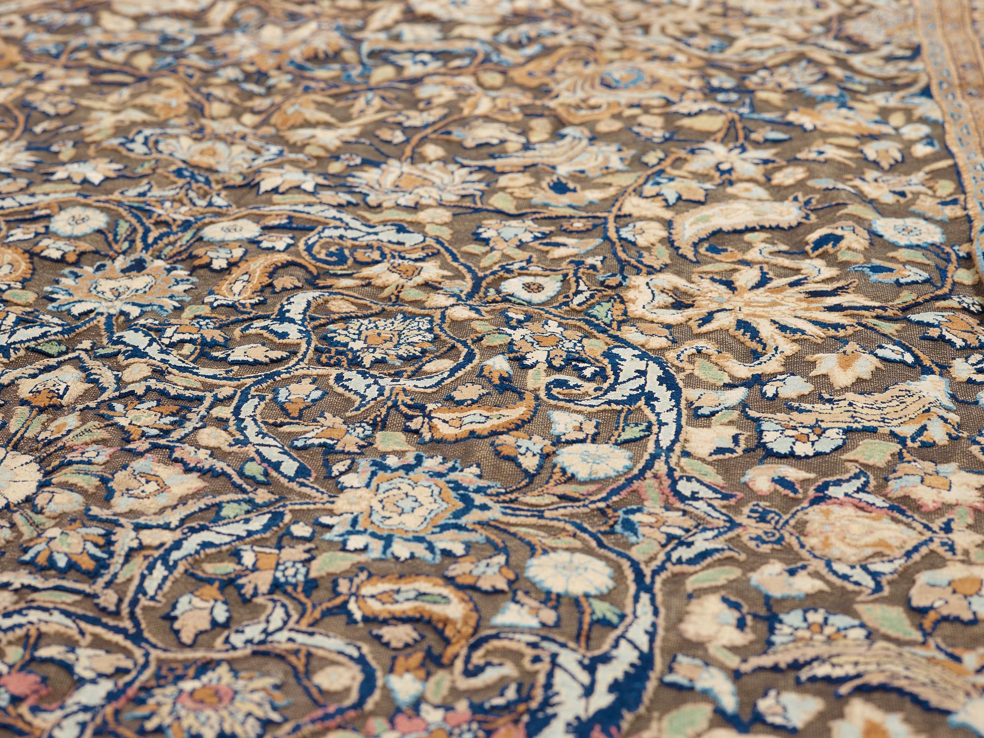 MATTA. Semiantik silke Keshan Souf (relief). 210 x 131,5 cm (samt en cm slätväv på varje kortsida).