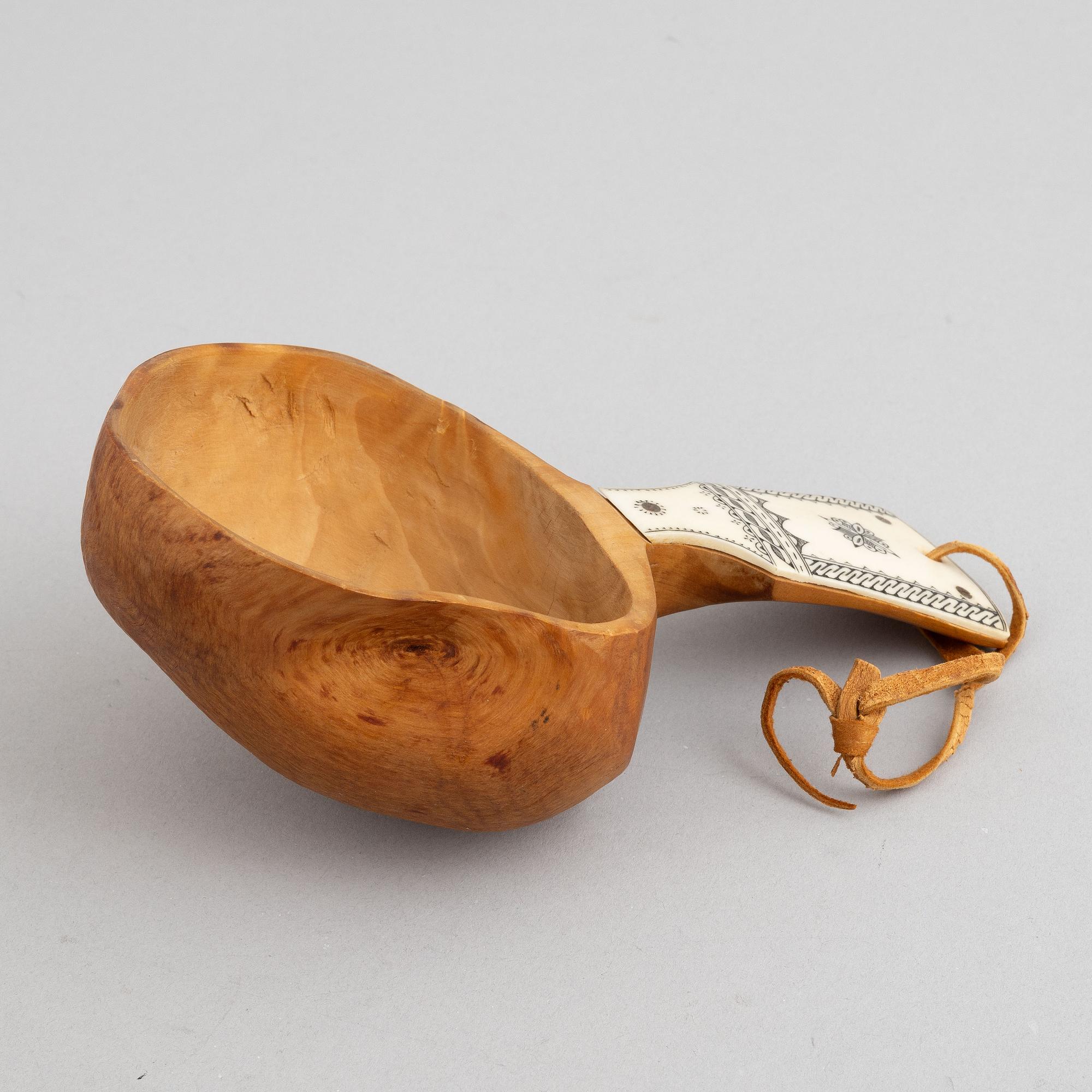 Esaias Poggats, knife and cup-.