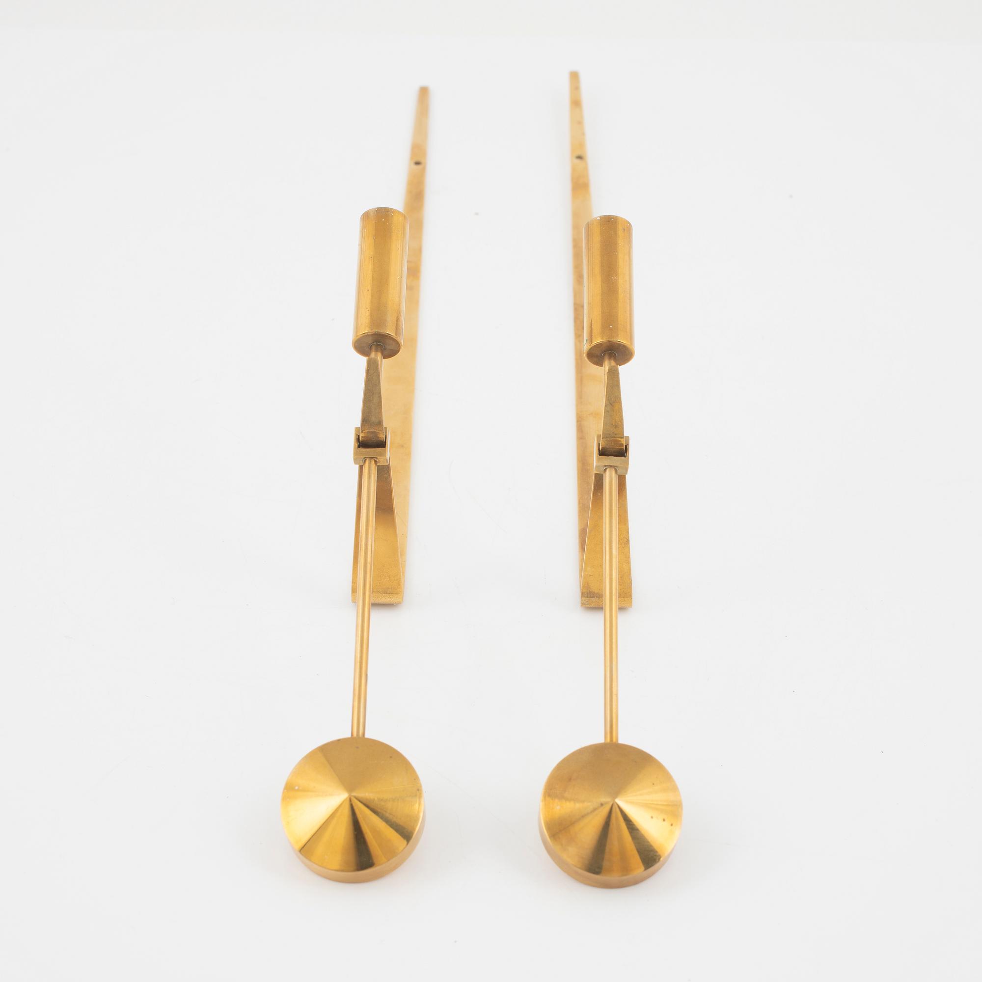 Pierre Forsell, lampetter, "Pendeln", ett par, samt ljusstakar, ett par, Skultuna.