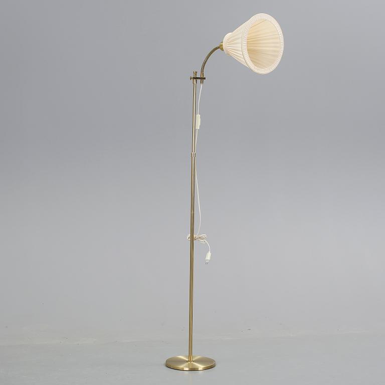 GOLVLAMPA, mässing. 1900-tal.