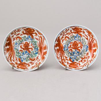 A PAIR OF SMALL CHINESE DISHES, porcelain Jiaqing  (1796-1820).