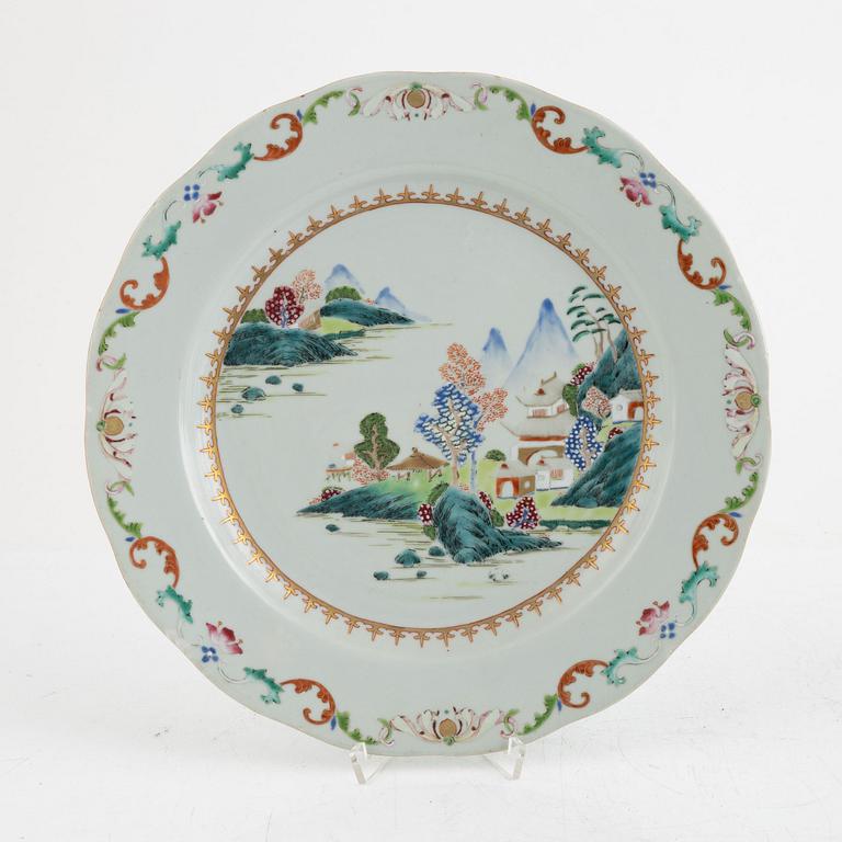 Three Famille Rose plates and two serving dishes, export porcelain, China, Yongcheng/Qianlong, 18th century.