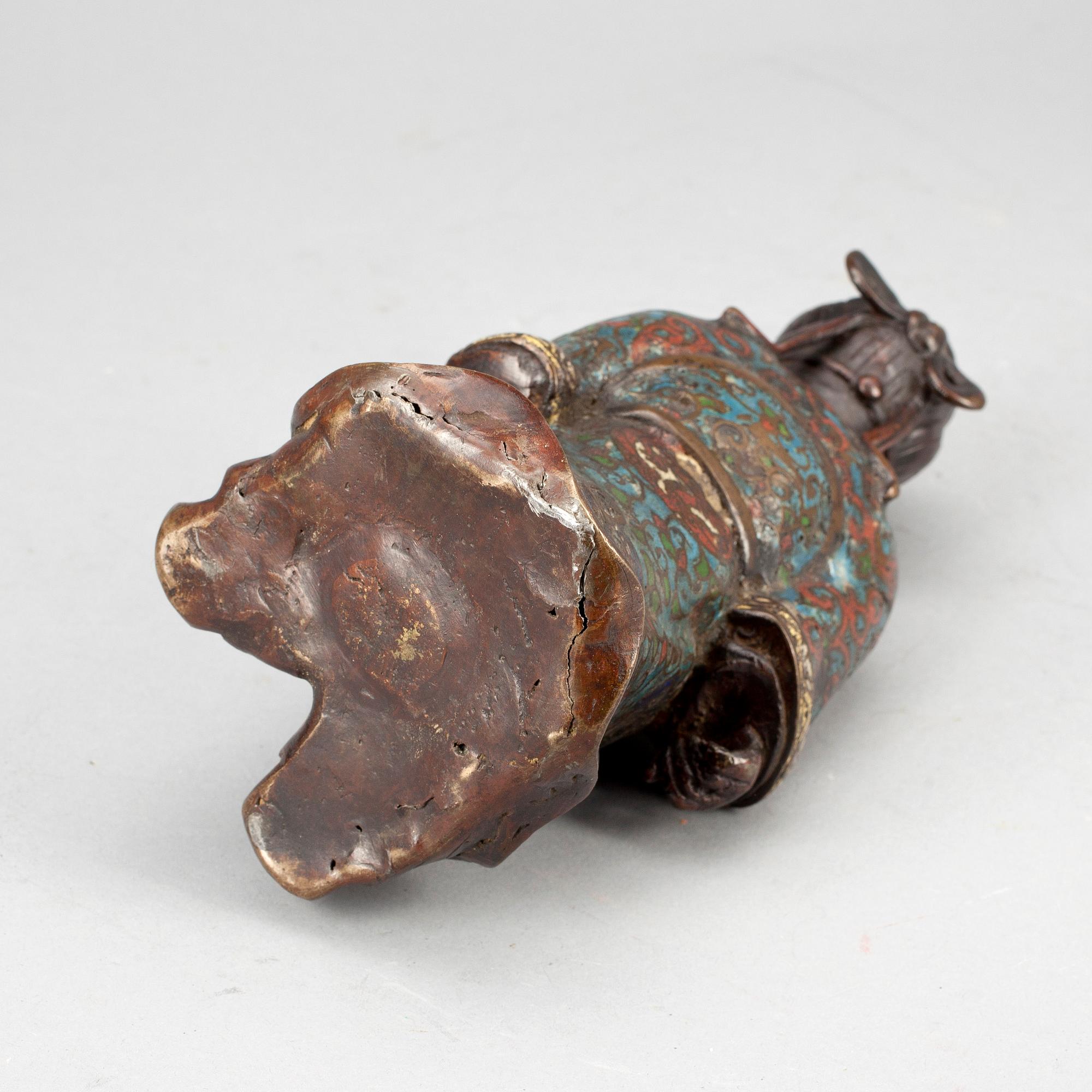 SKULPTUR, brons och cloisonne, Kina, troligen omkring 1900.