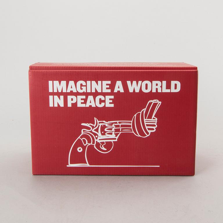 CARL FREDRIK REUTERSWÄRD, a Non-Violence Project Foundation scultpure 2014.