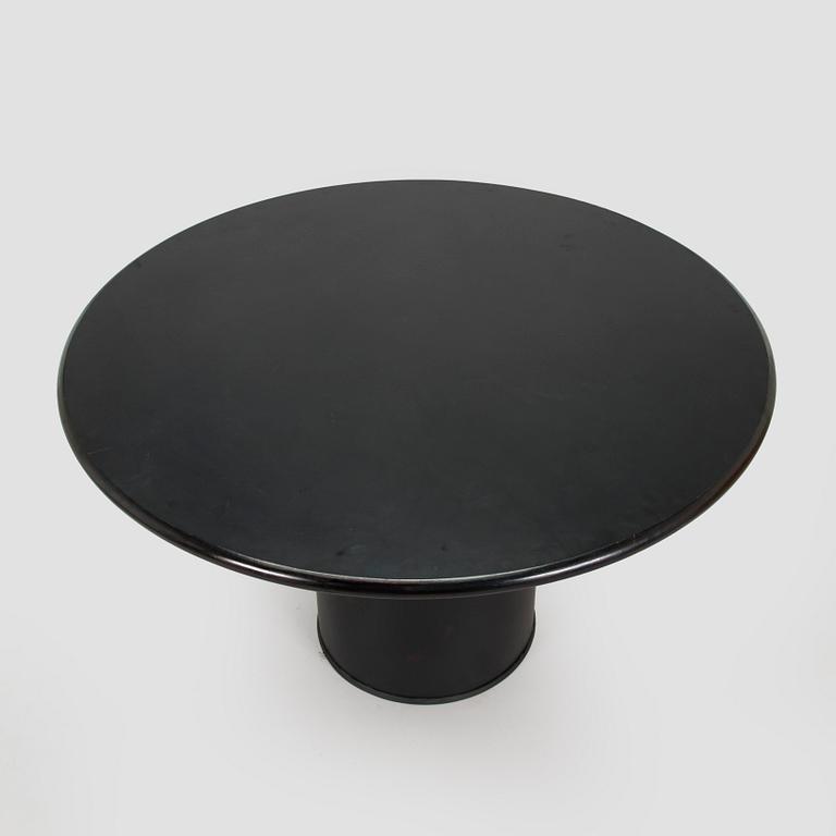 A dining table, late 20th century.