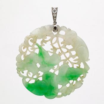 Pendant 18k whitegold, jadeite and brilliant-cut diamonds, height approx 6 cm.