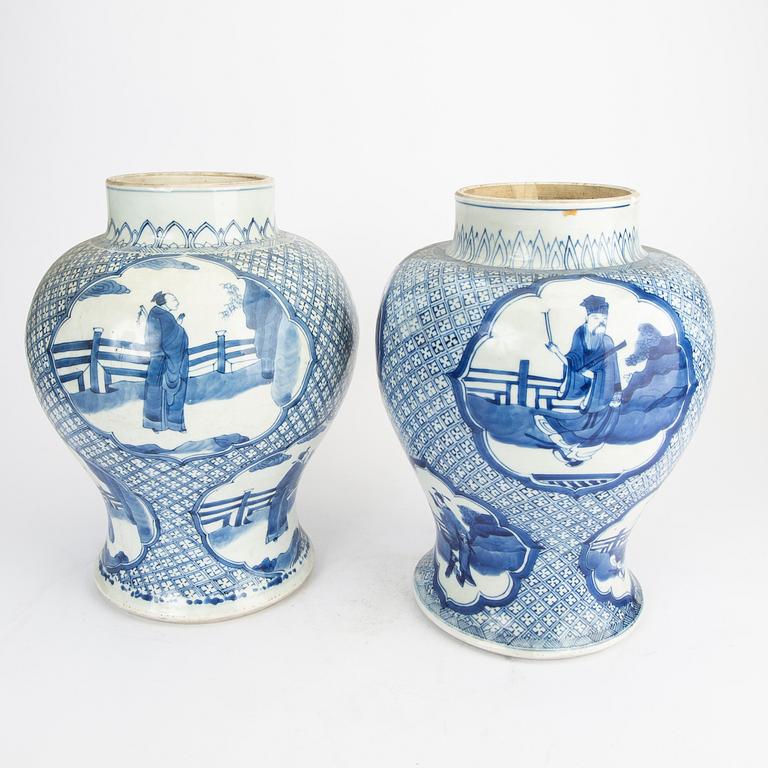 A pair of blue and white porcelain Kangxi style late Qing urns.