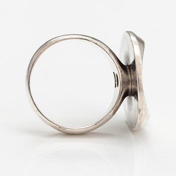 Riipus malli 423 ja sormus malli 107, sterlinghopeaa. Georg Jensen, Tanska.