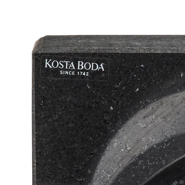 skulptur, huvud i glasglob, Kosta Boda, ed 200.