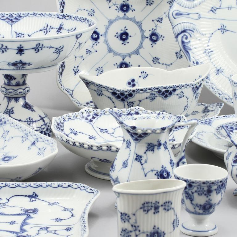 SERVISDELAR, 140 delar, "Musselmalet", porslin, Royal Copenhagen, 1900-talets andra hälft.