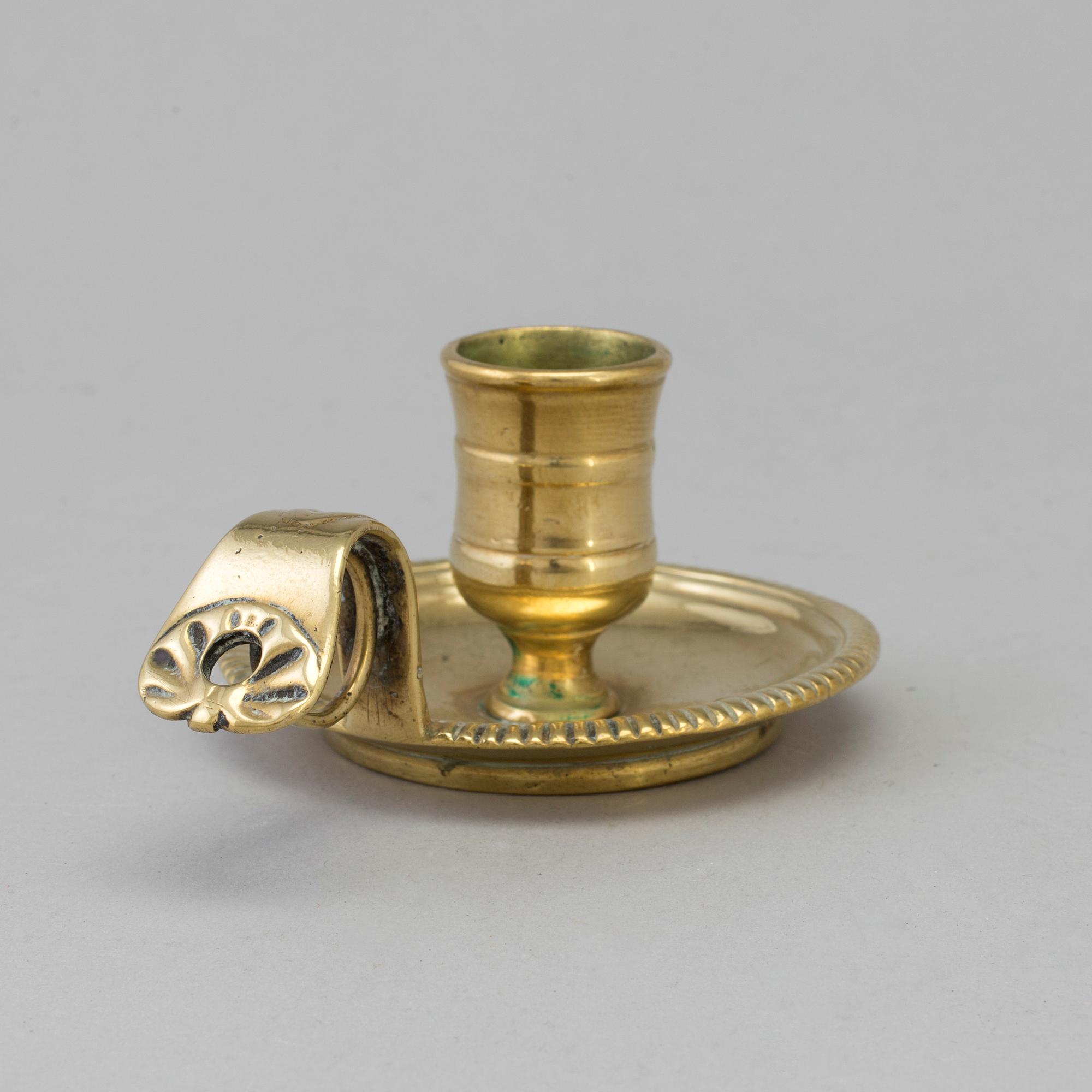 AN 18TH CENTURY BRONZE NIGHT LIGHT.