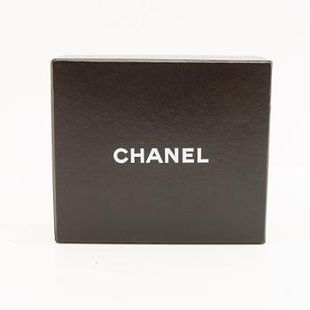 Chanel, wallet.