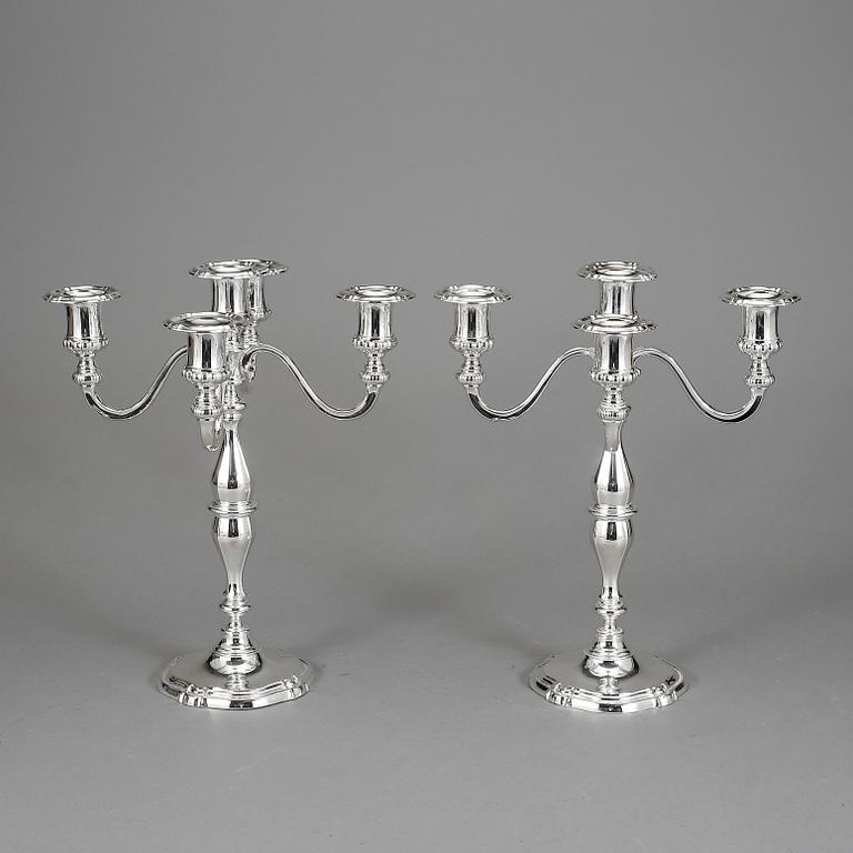 KANDELABRAR, ett par, vitmetall, Würtembergische Metallwaren Fabrik (WMF) Tyskland, omkring 1900-talets mitt.