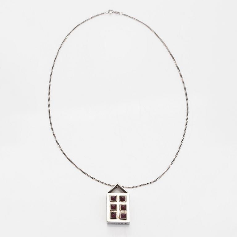 Björn Styrman, hänge, silver och granater. Helsingfors 1964.