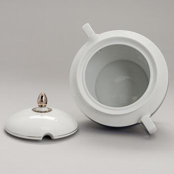 SIGVARD BERNADOTTE, RUOKA-ASTIASTO, 76 osaa, posliinia, "Christineholm".