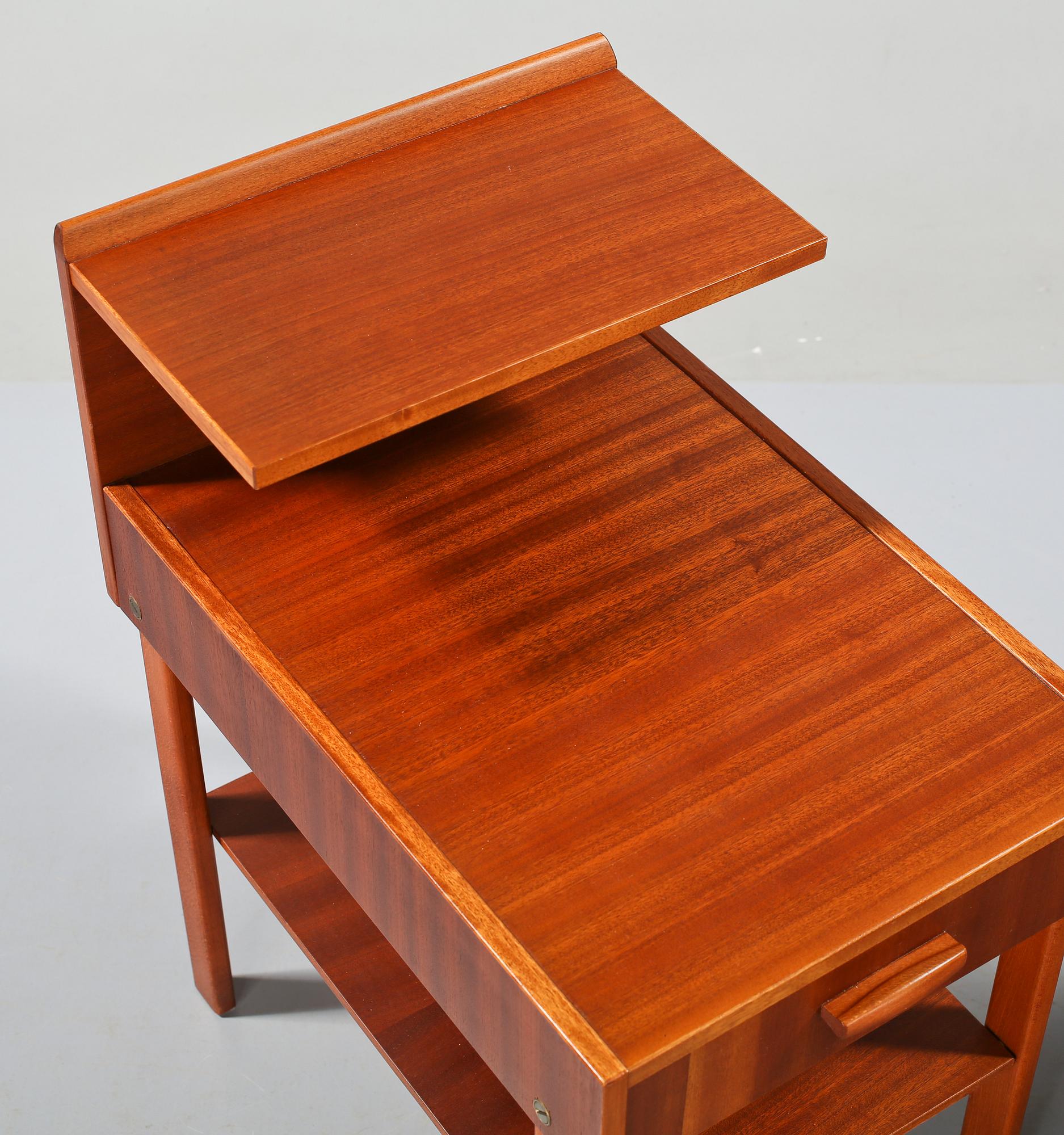 SÄNGBORD, ett par, 1900-talets andra hälft.