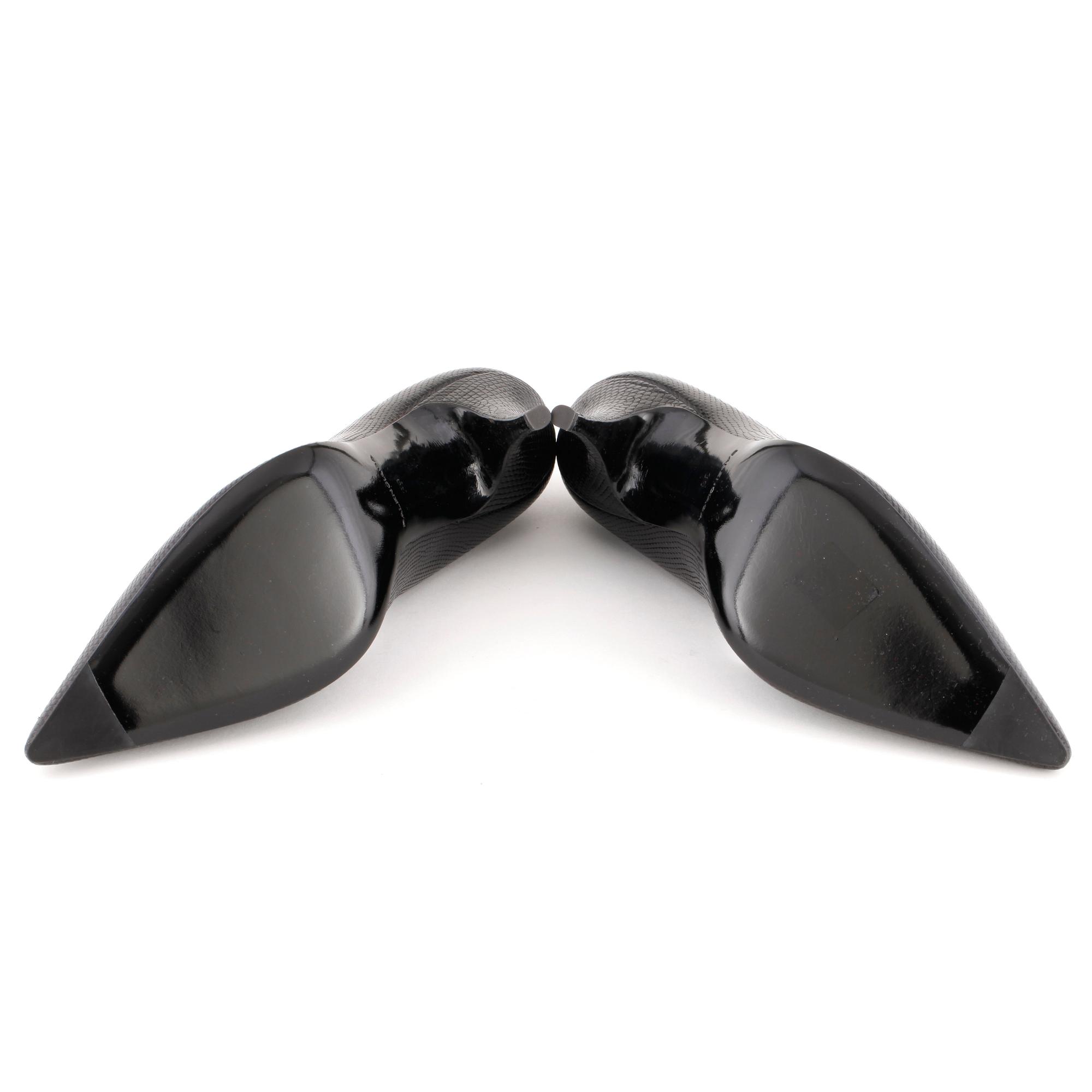 BALENCIAGA, a pair of black leather pumps, size 39.