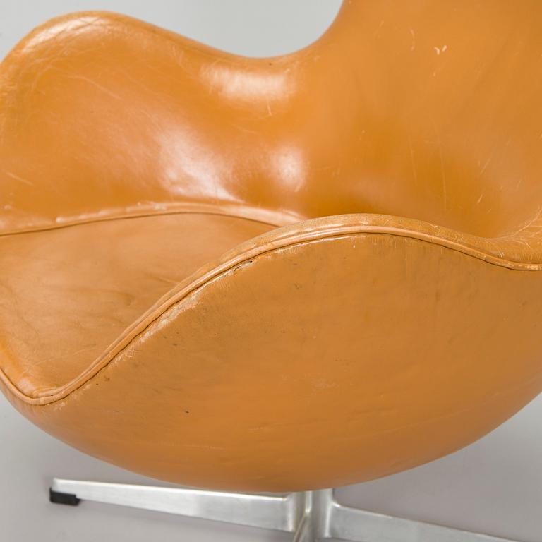 Arne Jacobsen, nojatuoli, "Egg", Fritz Hansen, Tanska, 1960/70-luku.