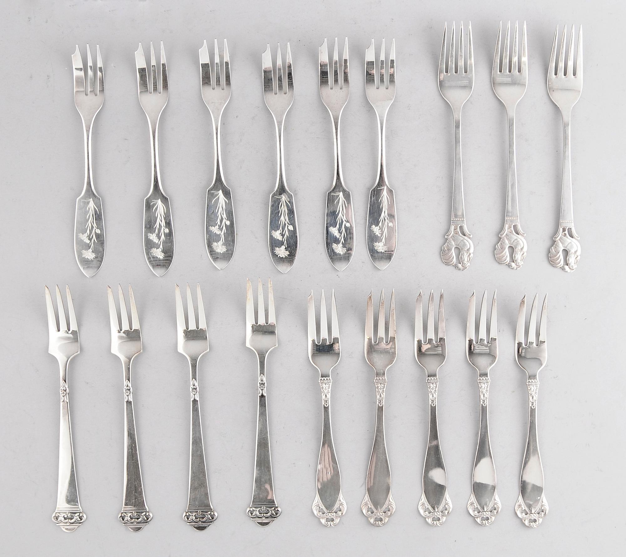 BESTICK, silver, 18 del, olika modeller. Vikt ca 365 g.
