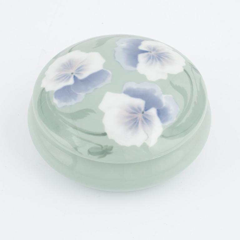 Algot Erikson, an Art Nouveau porcelain lidded box, Rörstrand, early 20th Century.
