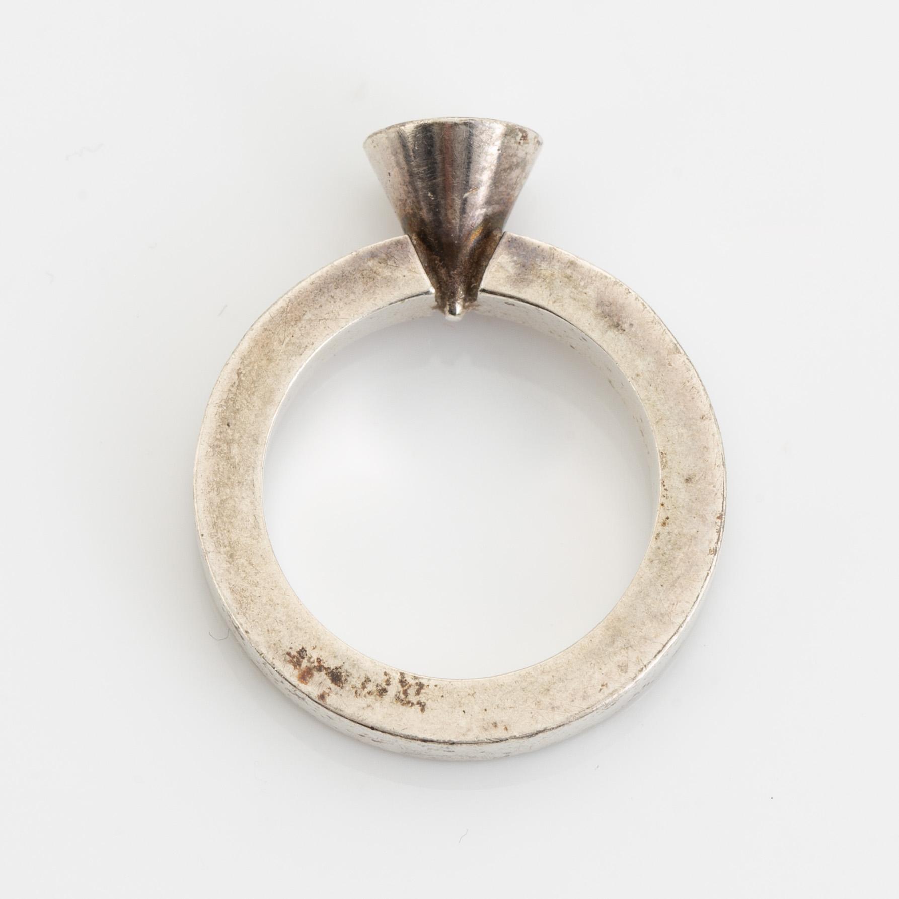 Ring, Glenn Roll, silver med briljantslipad diamant.