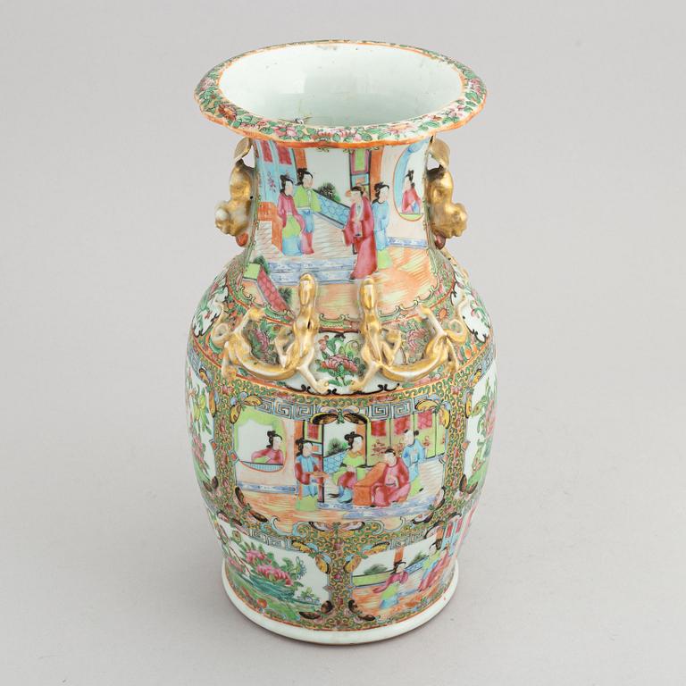 A famille rose vase, Canton, Qing dynasty, 19th Century.