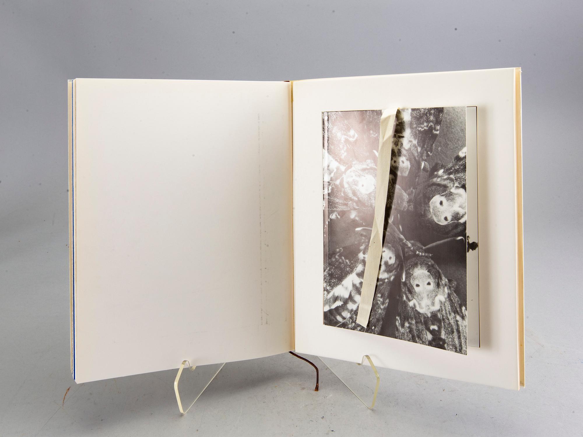 ROSEMARIE TROCKEL, fotobok, signerad, upplaga om 1500.  Utgiven av Propexus Lund,1993.