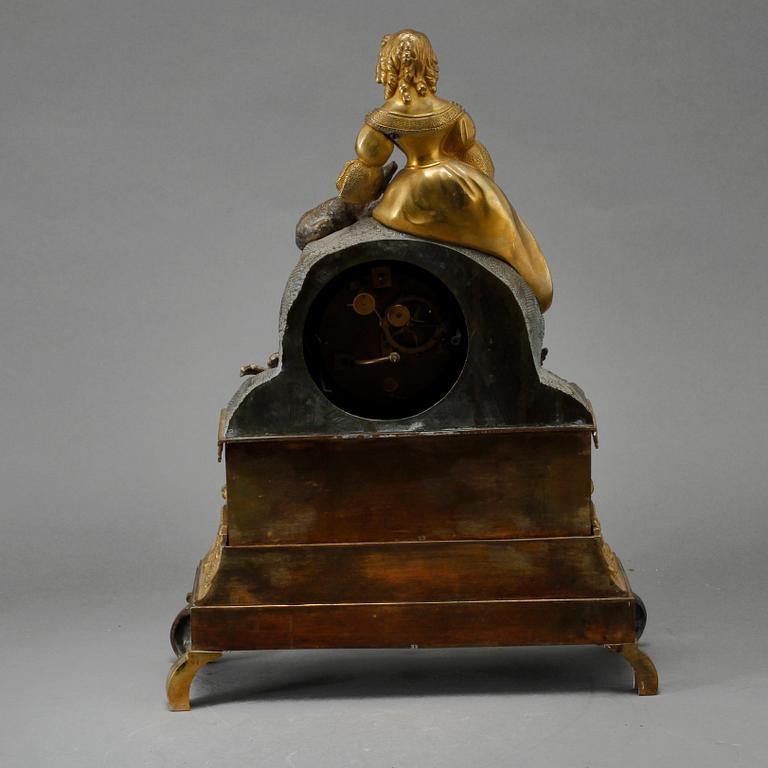 BORDSPENDYL, senempire, omkring 1800-talets mitt.