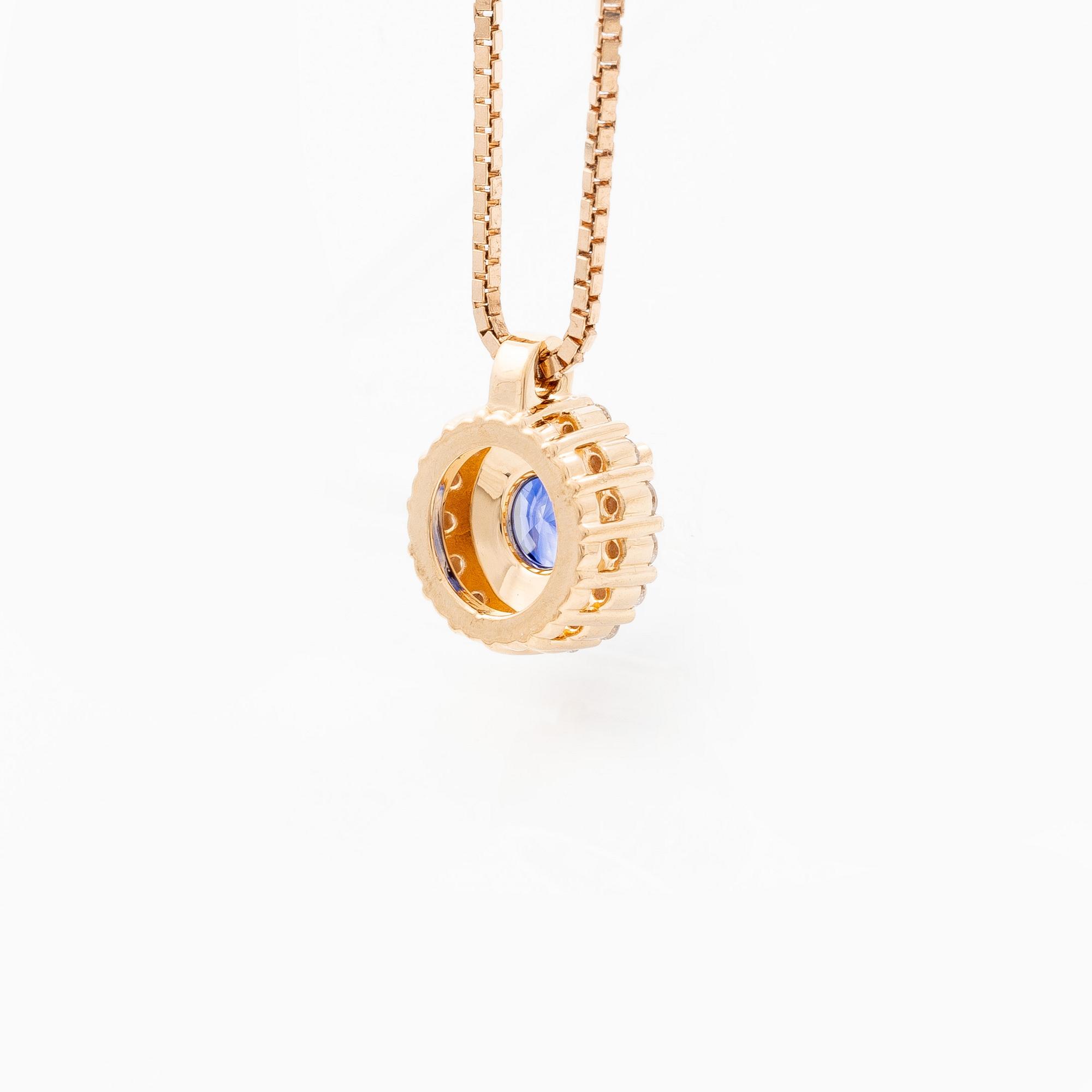 Collier 18K roséguld med safir och briljantslipade diamanter.