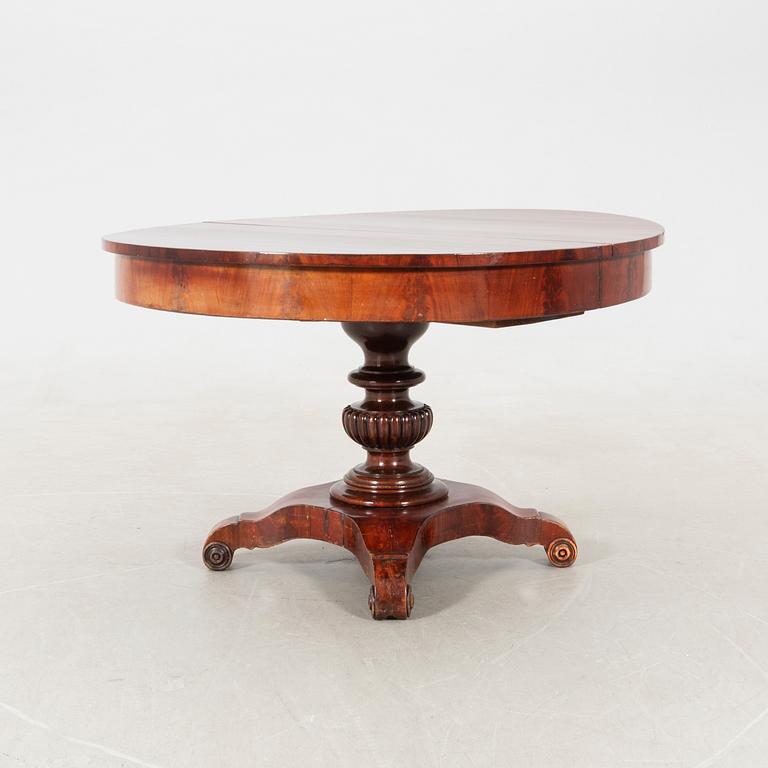 Dining table, mid/second half of the 19th century.