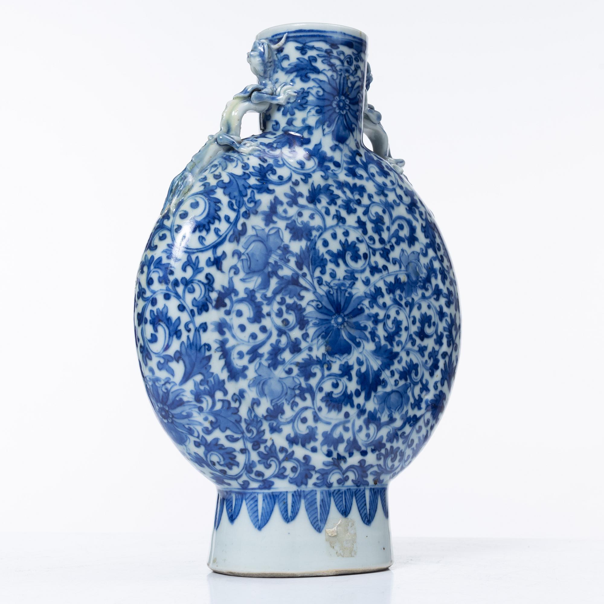 Miniatyrer, fem stycken, porslin. Qingdynastin, 1700-tal.