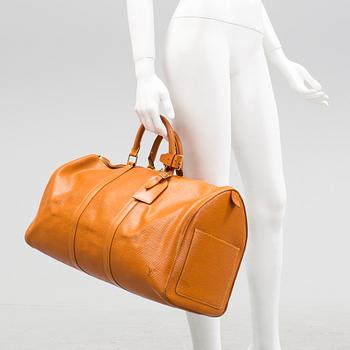 A BROWN EPI LEATHER KEEPALL 50 TRAVEL BAG.